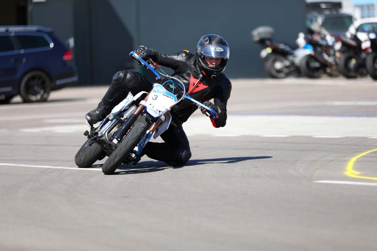 Schräglagen-HangOff – Rennstrecken Vorbereitung